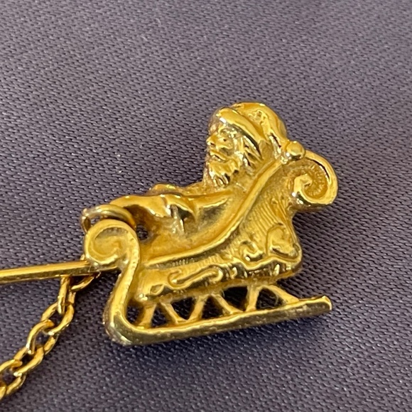 VTG Gold Tone Santa Sleigh Reindeer Stick Pin - Picture 2 of 7